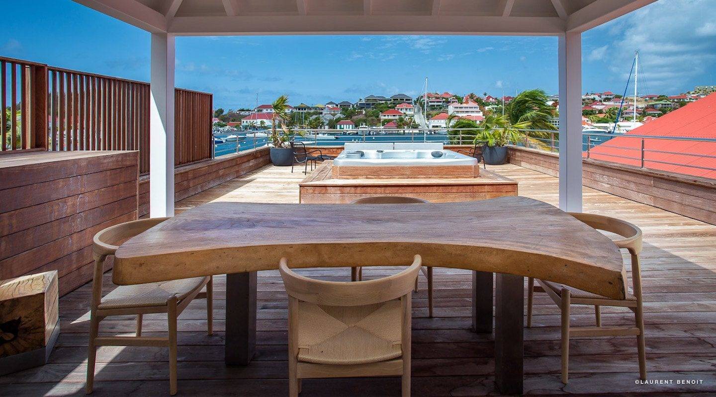 st-barth--villa-terrasse-table-min.jpg