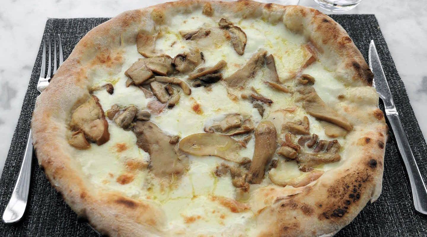 monaco-restaurant-pizza-taleggio-porcini-01-min.jpg