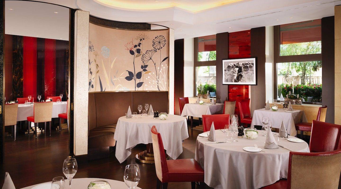 geneve-restaurant-lrg-le-jardin-restaurant-room-min.jpg