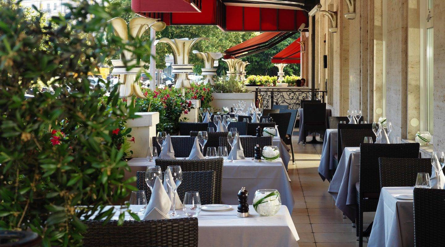 geneve-restaurant-lrg-le-jardin-terrace-min-0.jpg