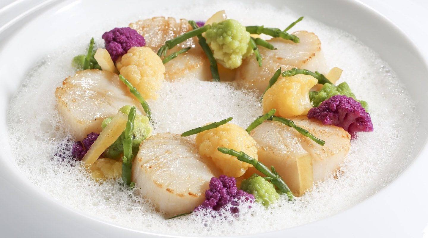geneve-restaurant-roasted-scallops-and-multi-coloured-cauliflower-2-min.jpg