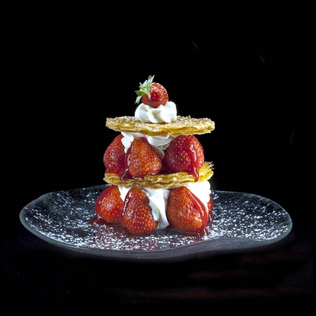 monaco-restaurant-millefeuille-fraise-min.jpg