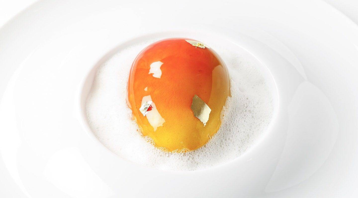 geneve-restaurant-le-jardin-dessert-signature-de-notre-chef-pa-tissier-se-bastien-quazzola-la-mangue-2-min.jpg