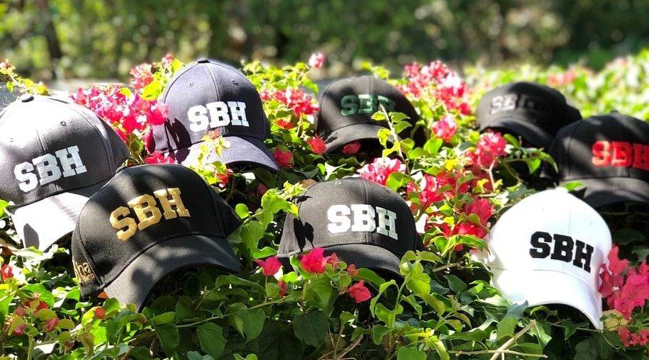 PASHA ST BARTH: SBH BASEBALL CAP | Access | Le Mag 2024 | Restaurant Hotel  Villa Shopping Bar Club Leisure Services