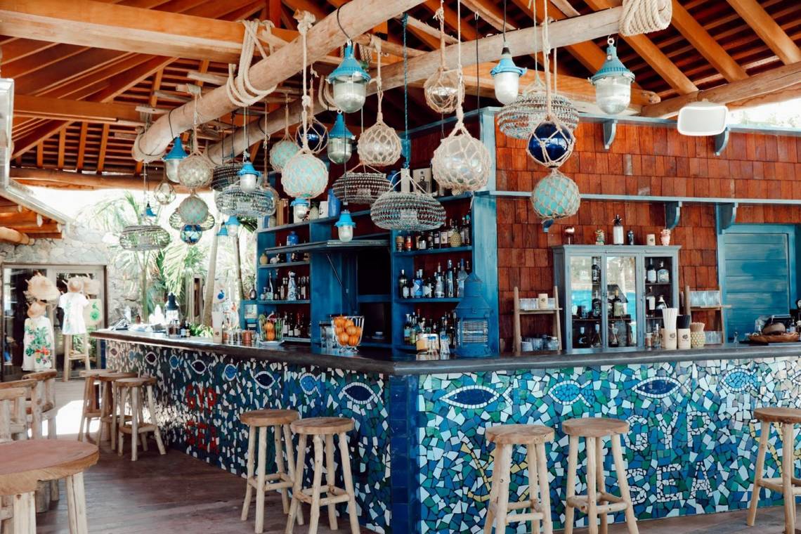 Gyp Sea Beach Restaurant in stbarth, Barbecue, Créole, Française