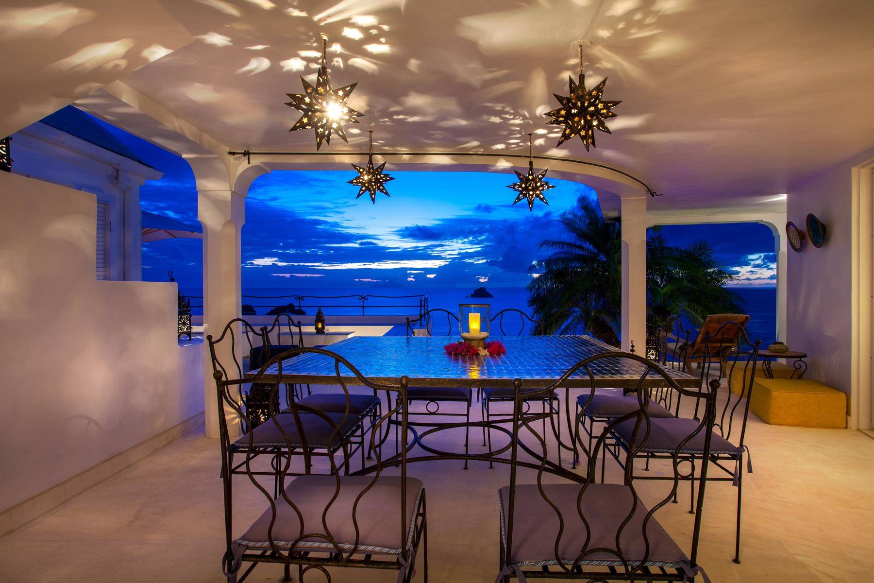 12_ideal_villa_rentals_st_barth_mauresque_dining_view_night.jpg