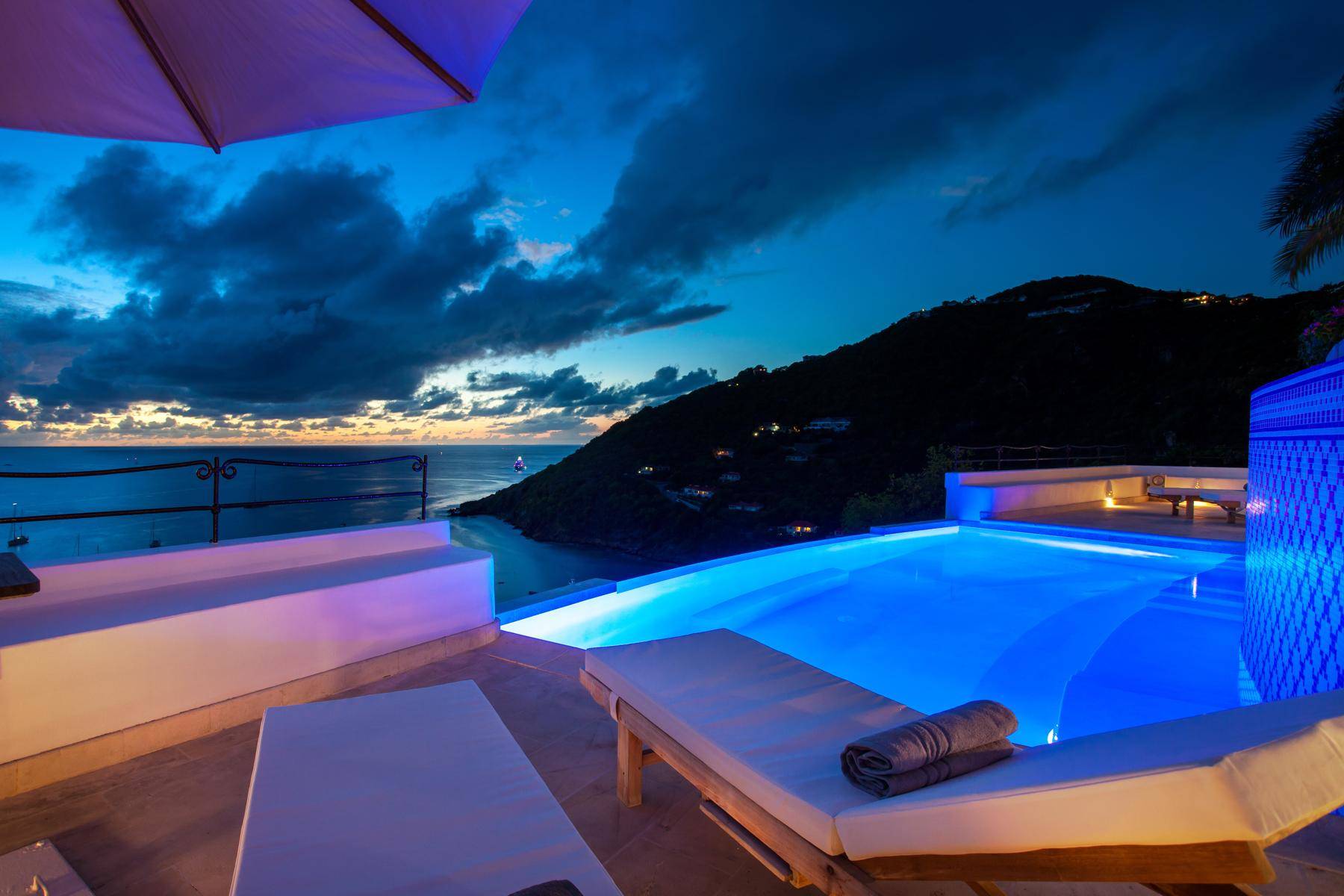 27_ideal_villa_rentals_st_barth_mauresque_pool_sunset.jpg