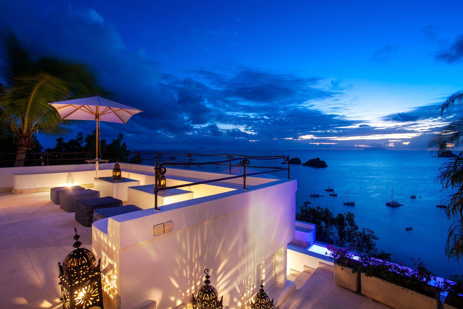 28_ideal_villa_rentals_st_barth_mauresque_terrace_night.jpg