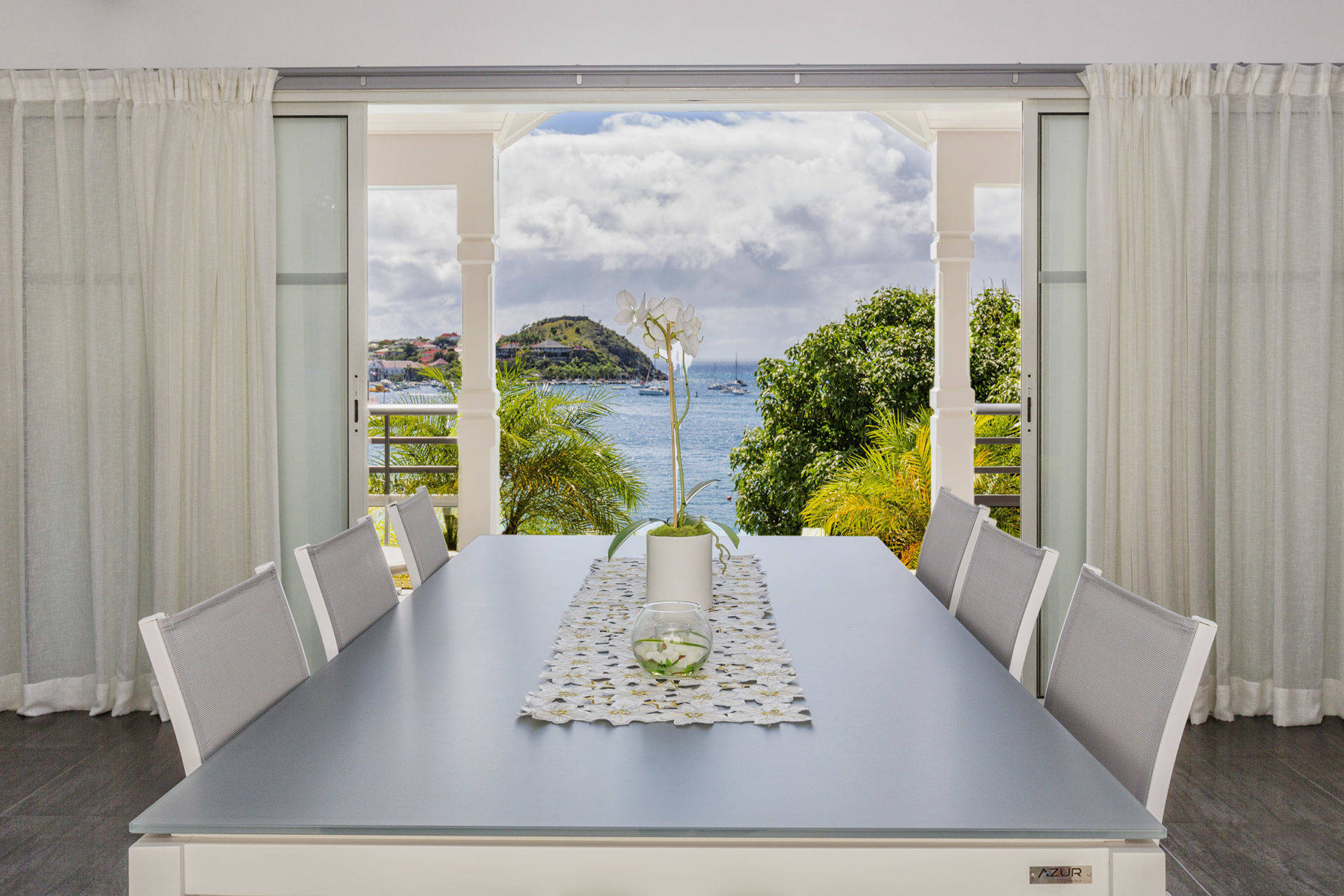 3_ideal_st_barth_villas_pleasure_table.jpg