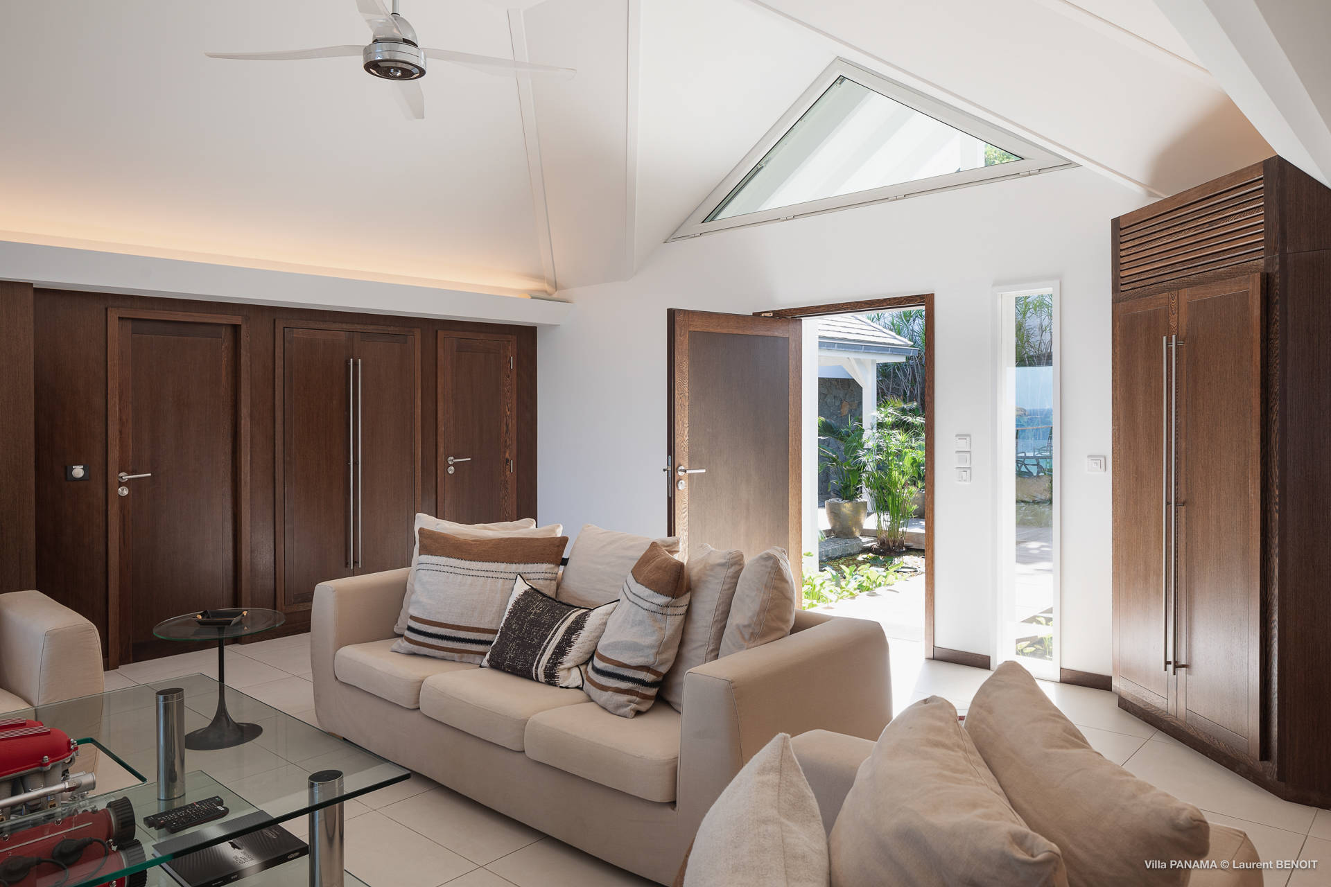 4-ideal_saint_barth_villa_rentals_panama_living_room.jpg