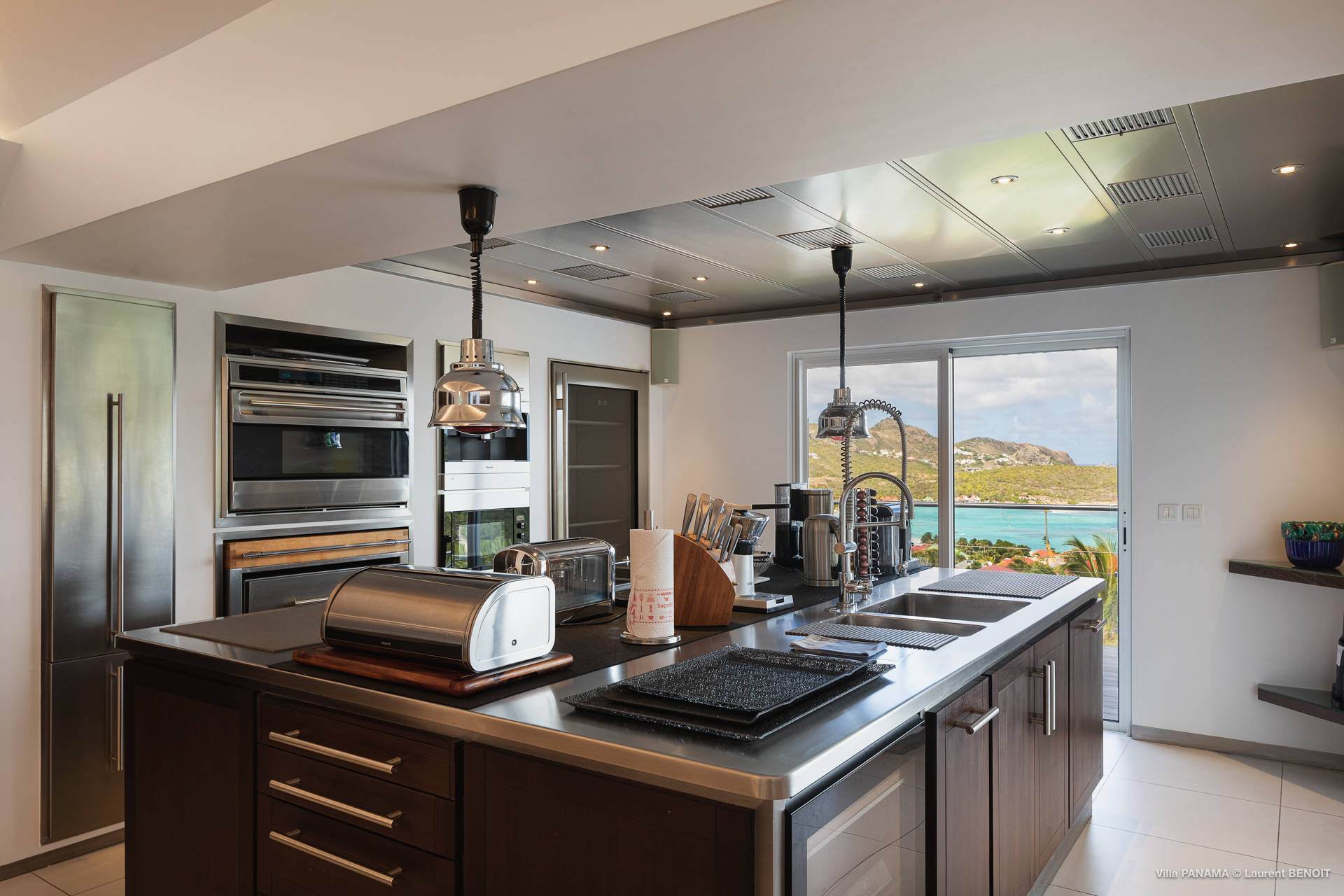 46-ideal_saint_barth_villa_rentals_panama_kitchen.jpg