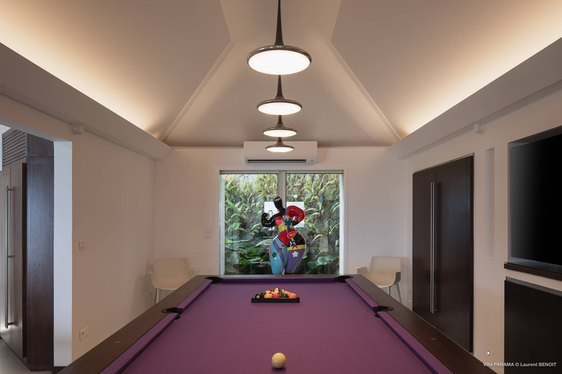 47-ideal_saint_barth_villa_rentals_panama_living_room_billiard.jpg