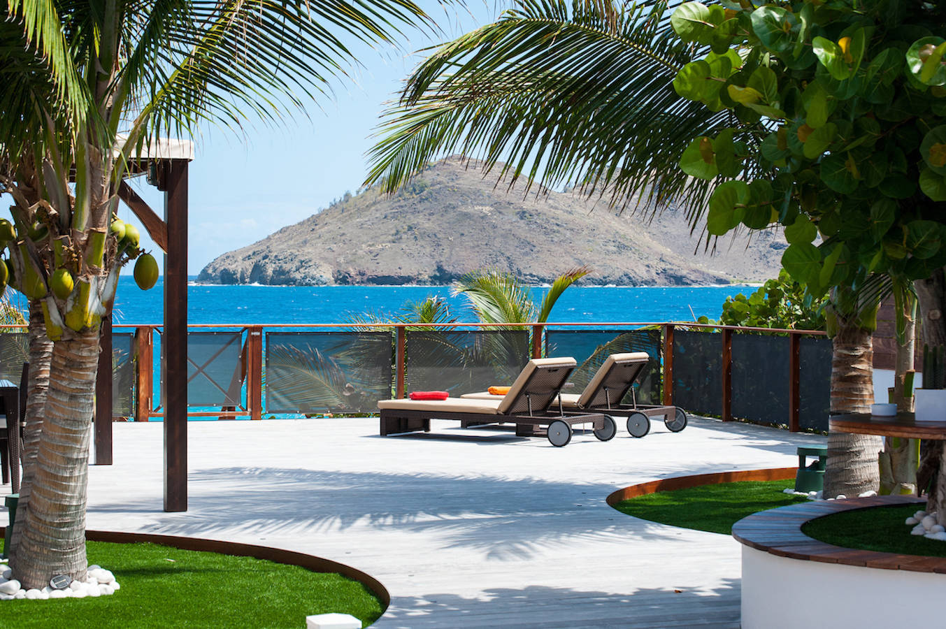 5_ideal_st_barth_villas_micela_sun_beds.jpg