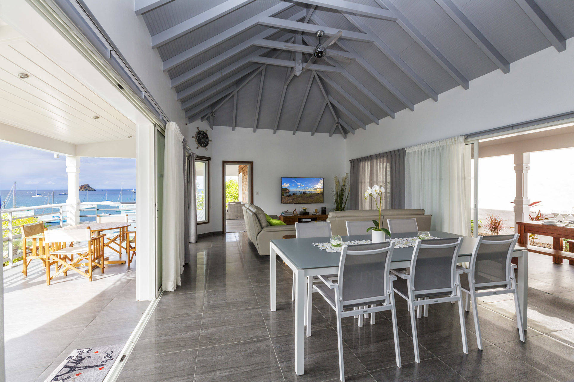 6_ideal_st_barth_villas_pleasure_salon_vue.jpg