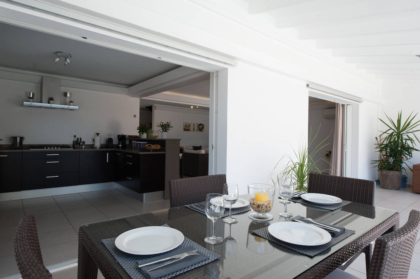 8_ideal_st_barth_villas_micela_dining_kitchen.jpg