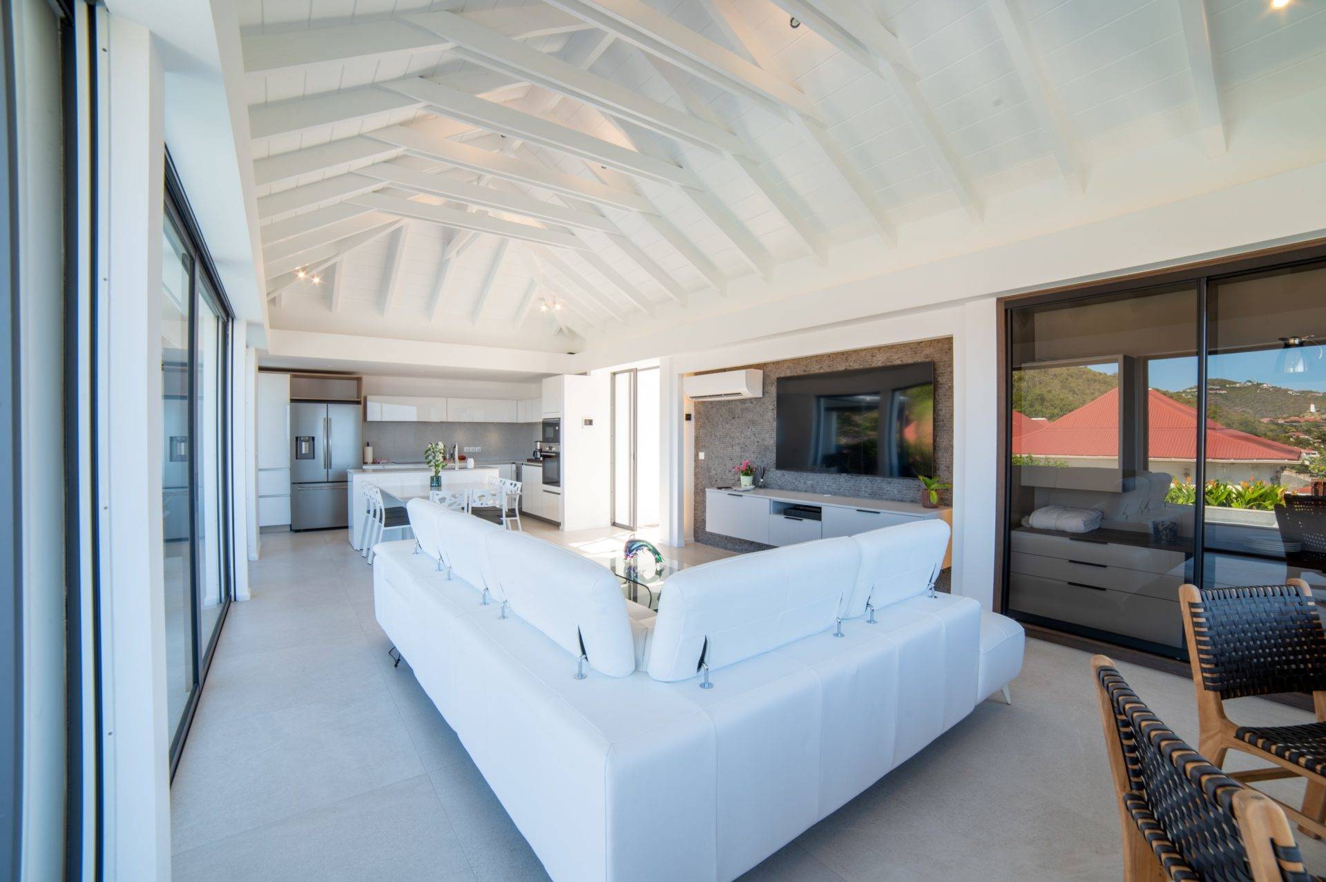 7_ideal_st_barth_villa_rental_villa_les_grenadines_gustavia_living_room.jpg