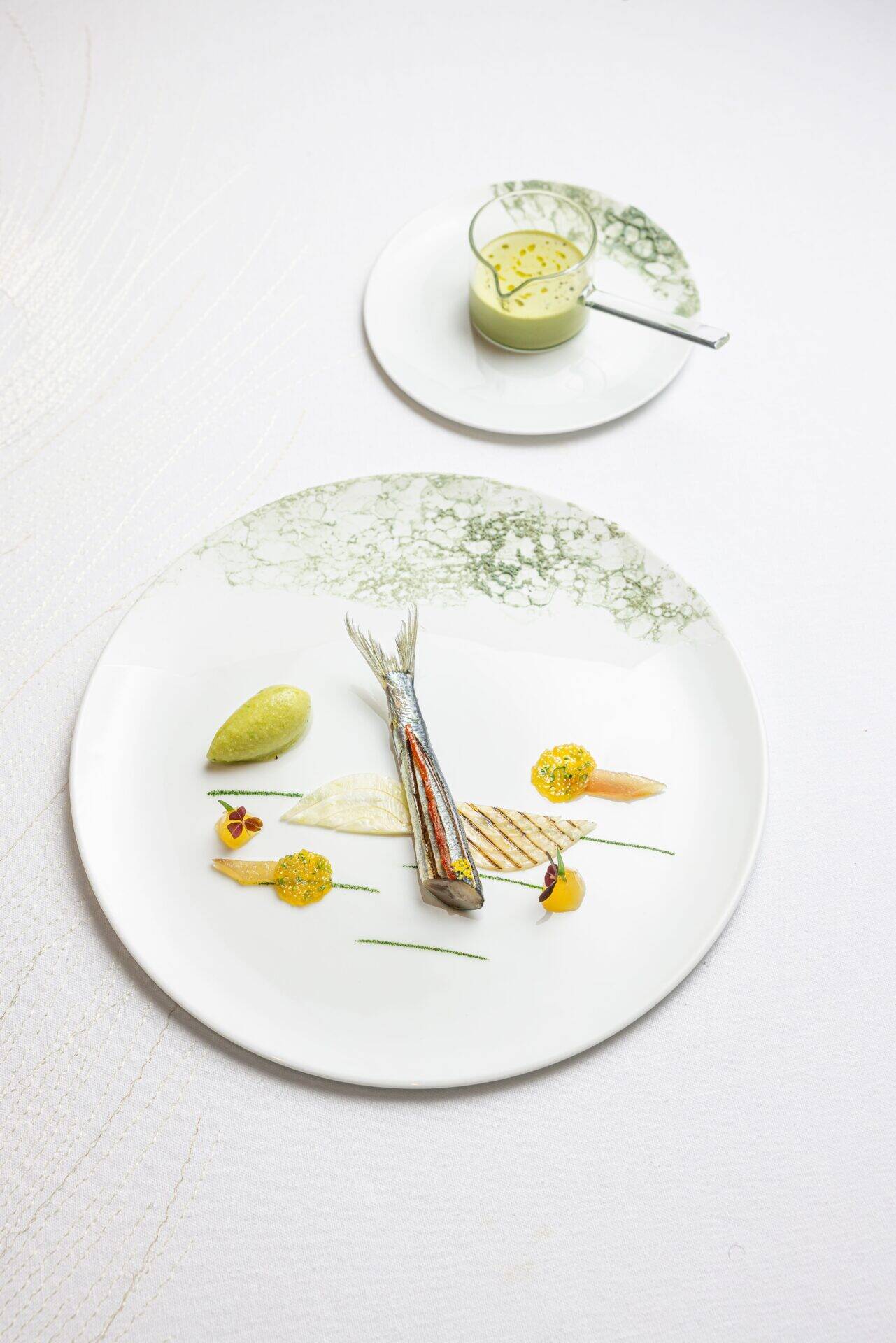 web-rgb-cheval-blanc-paris_plenitude_sardine-fenouil-estragon-pour-velours-deden_ilyafoodstories.jpg