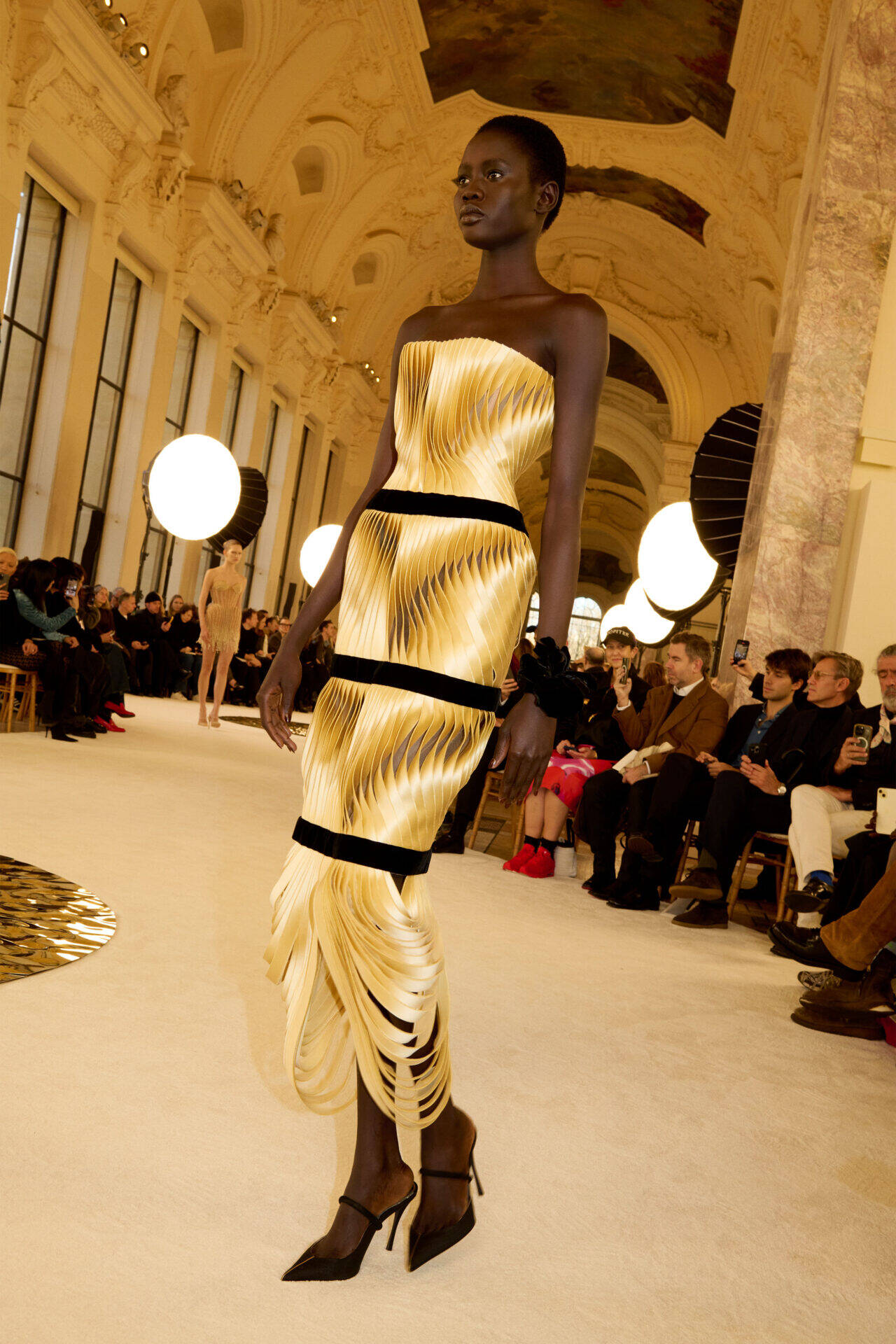 schiaparelli_hcss25_look6.jpg