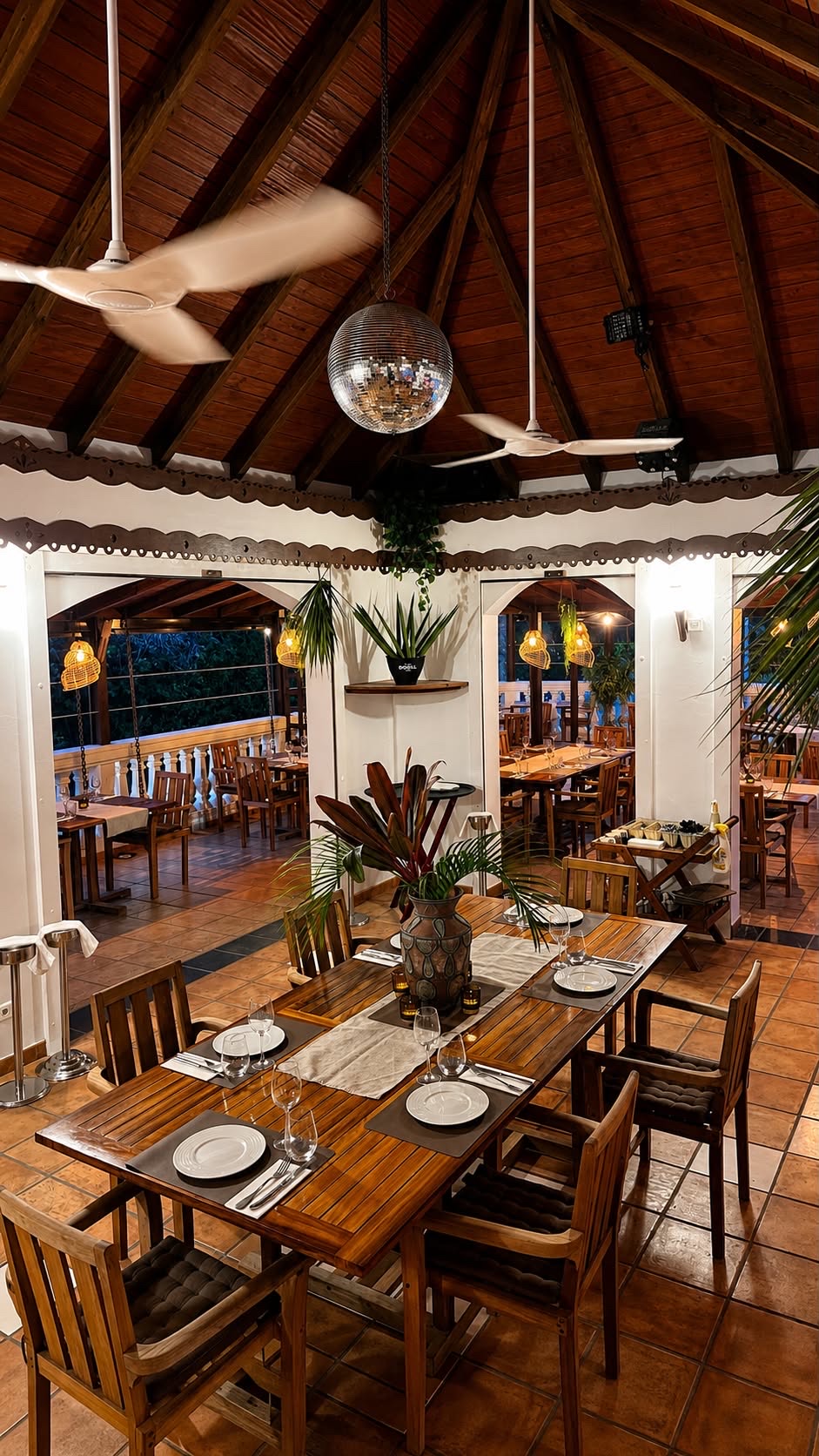 4-st-barth-restaurant-le-diamant-st-jean-st-barts.jpeg